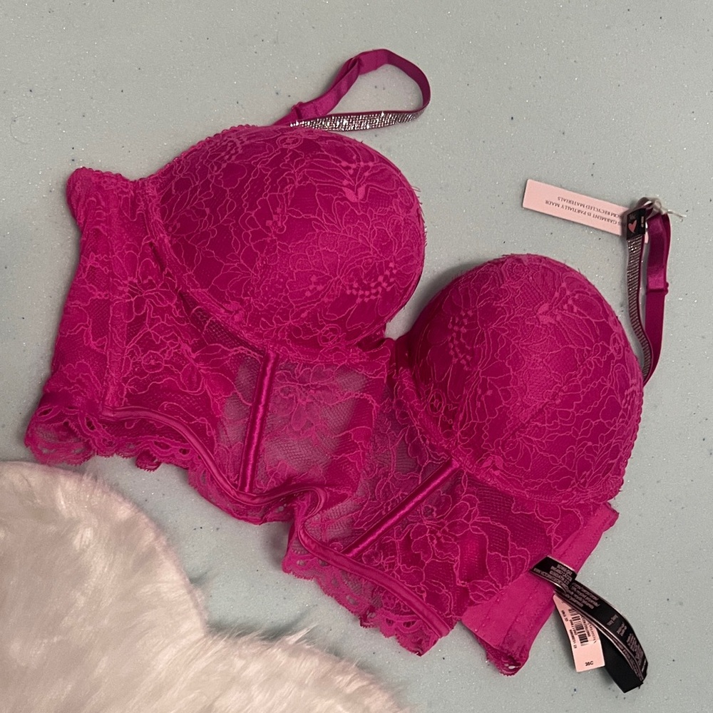 Elegant Lace Underwire Bra in Fuchsia